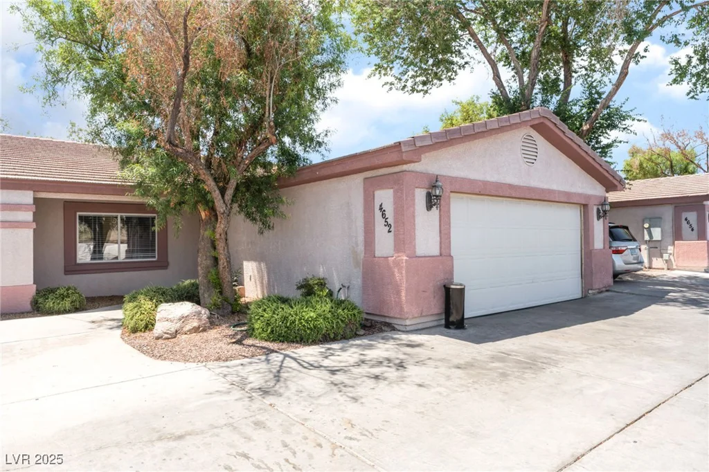4656 Desert Inn, Las Vegas, NV 89121