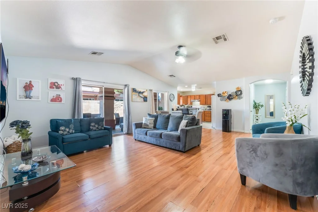 4656 Desert Inn, Las Vegas, NV 89121