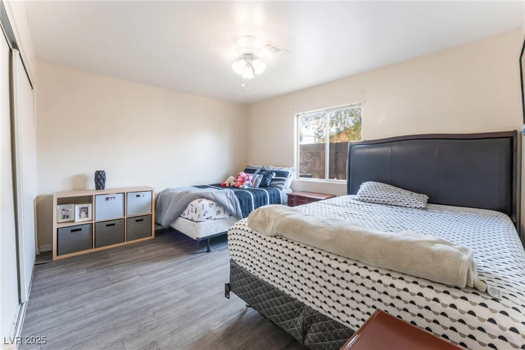 4656 Desert Inn, Las Vegas, NV 89121