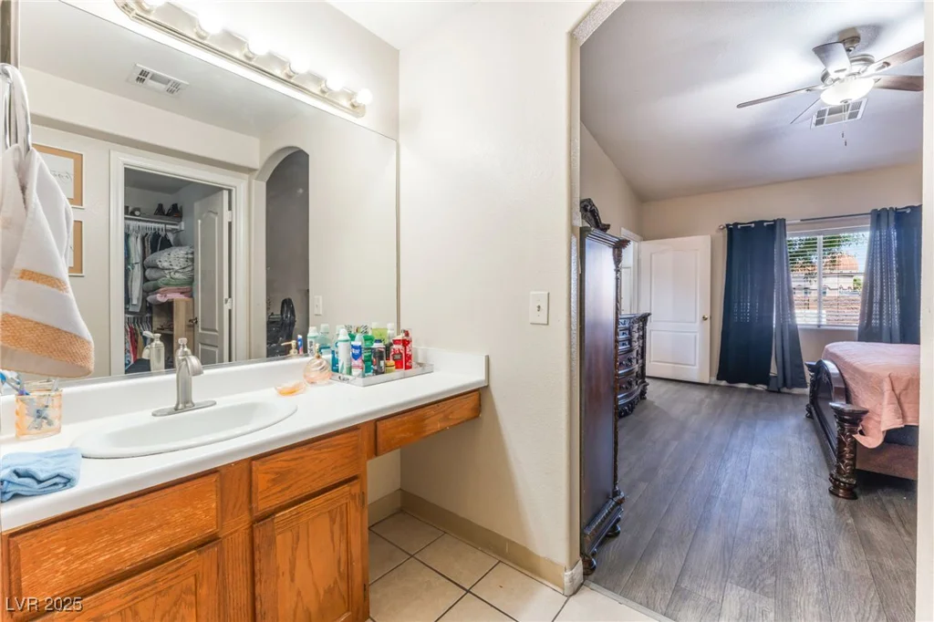 4656 Desert Inn, Las Vegas, NV 89121