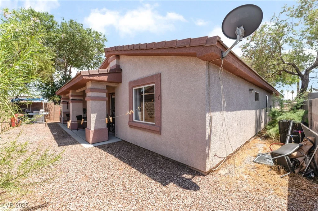 4656 Desert Inn, Las Vegas, NV 89121