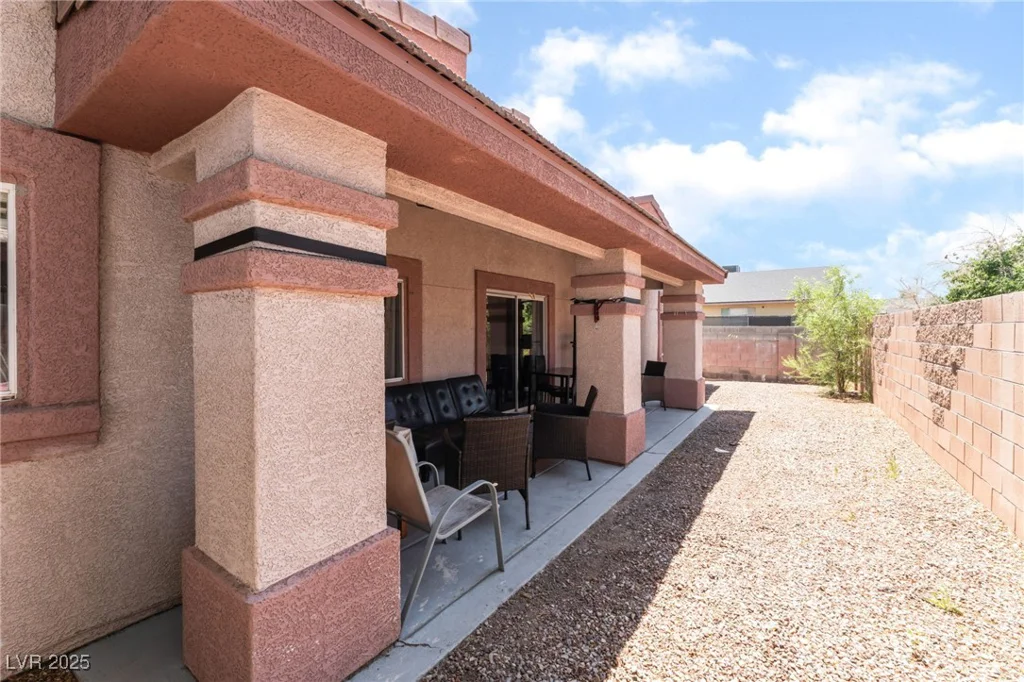 4656 Desert Inn, Las Vegas, NV 89121