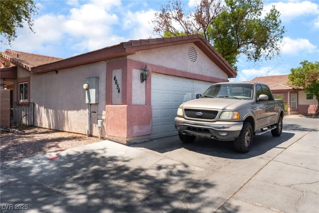 4656 Desert Inn, Las Vegas, NV 89121