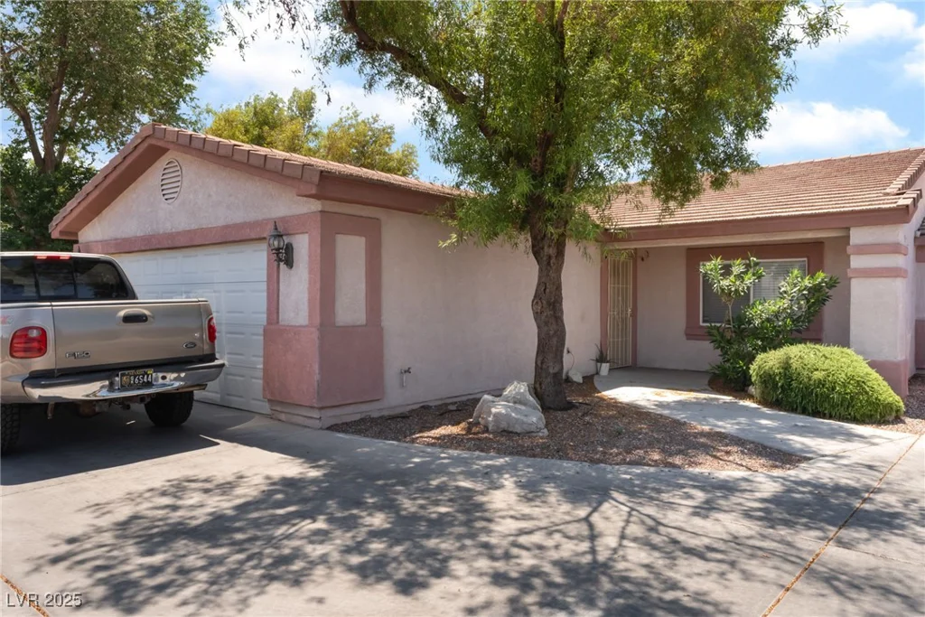 4656 Desert Inn, Las Vegas, NV 89121