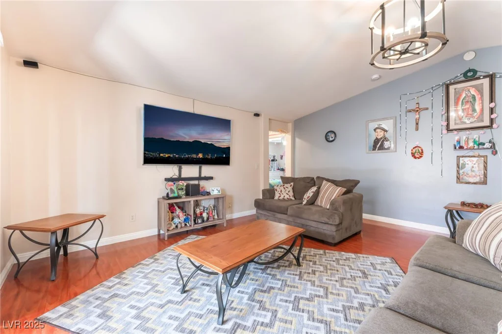 4656 Desert Inn, Las Vegas, NV 89121