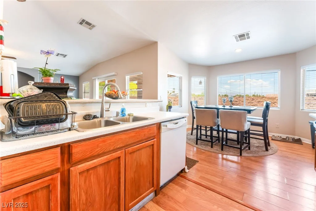 4656 Desert Inn, Las Vegas, NV 89121