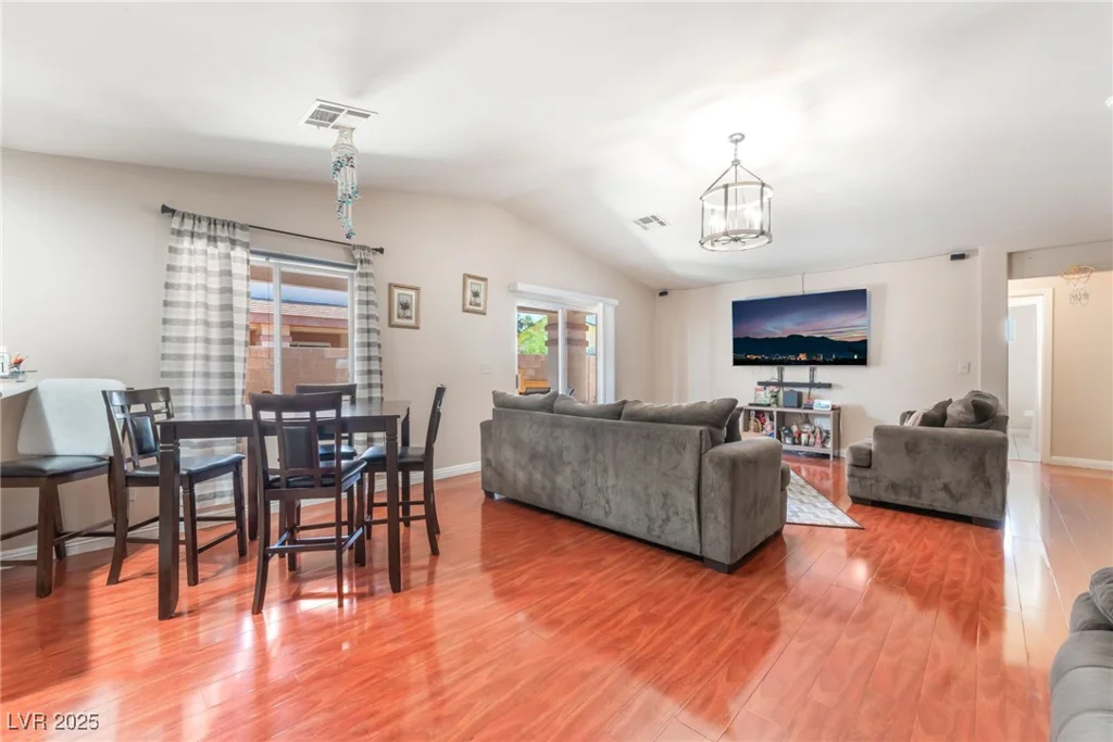 4656 Desert Inn, Las Vegas, NV 89121