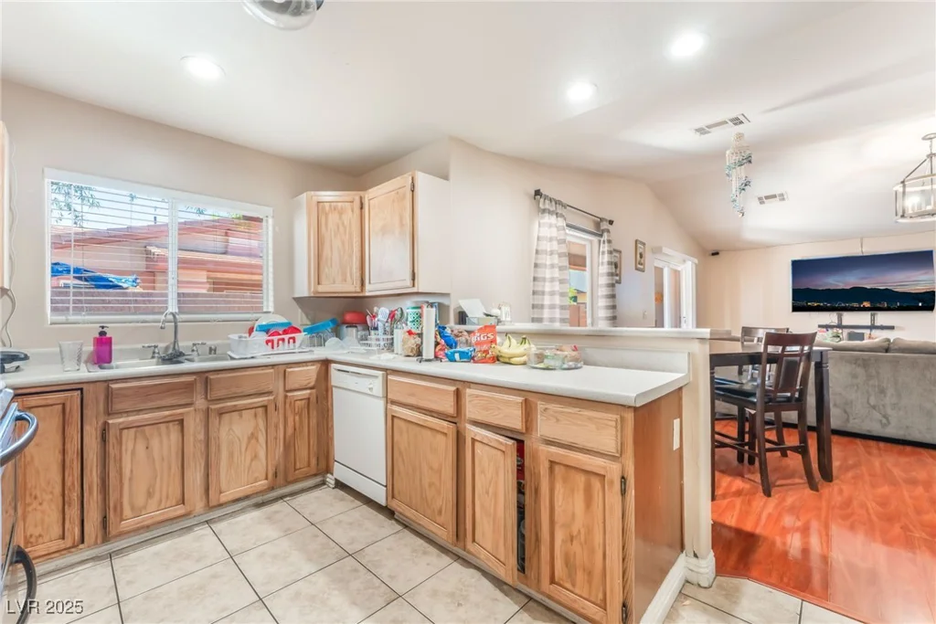 4656 Desert Inn, Las Vegas, NV 89121