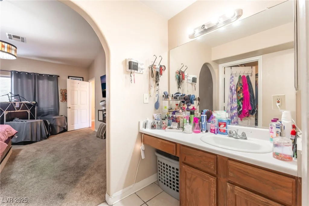 4656 Desert Inn, Las Vegas, NV 89121