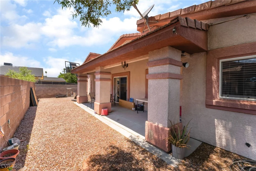 4656 Desert Inn, Las Vegas, NV 89121