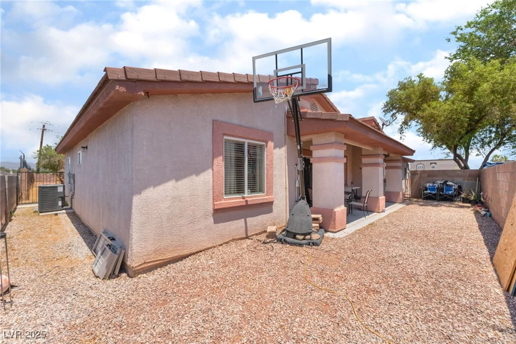 4656 Desert Inn, Las Vegas, NV 89121