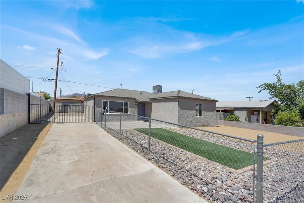 636 Burton, Henderson, NV 89015