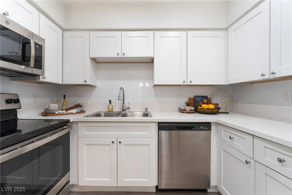 3151 Soaring Gulls, Las Vegas, NV 89128