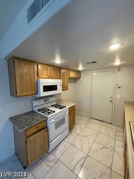 9617 Pine River, Las Vegas, NV 89123