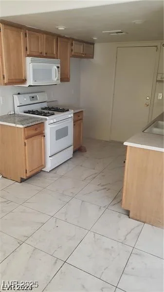 9617 Pine River, Las Vegas, NV 89123