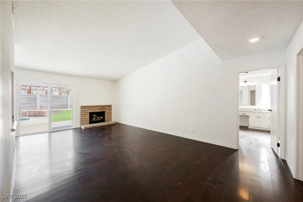 6330 Spring Meadow, Las Vegas, NV 89103