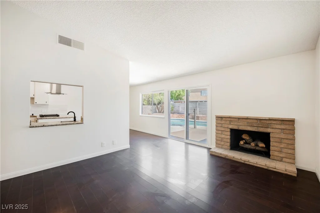 6330 Spring Meadow, Las Vegas, NV 89103