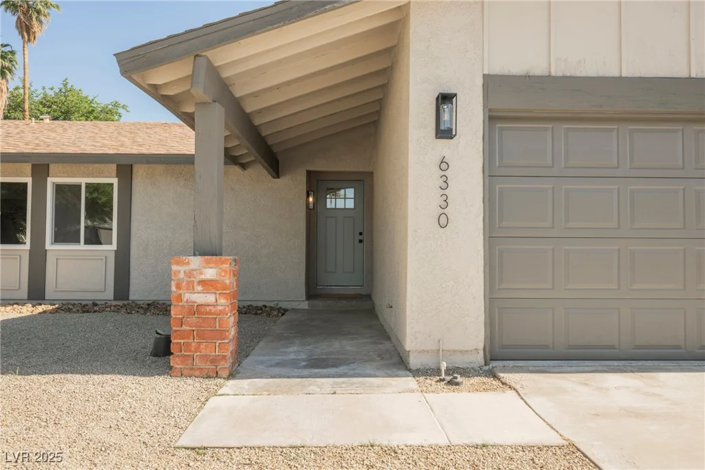 6330 Spring Meadow, Las Vegas, NV 89103
