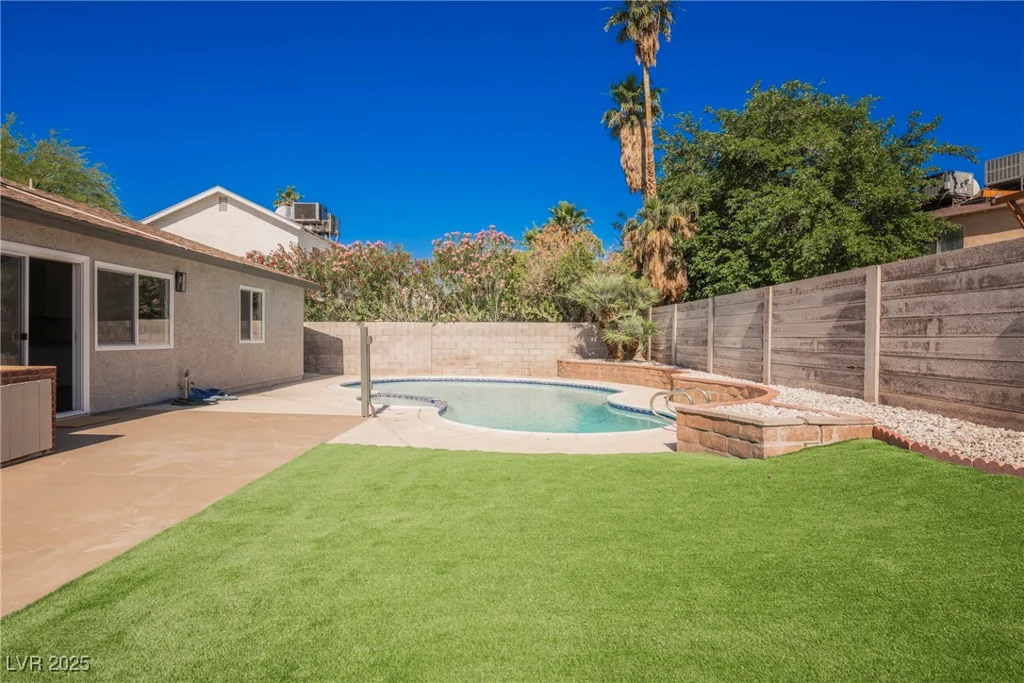 6330 Spring Meadow, Las Vegas, NV 89103
