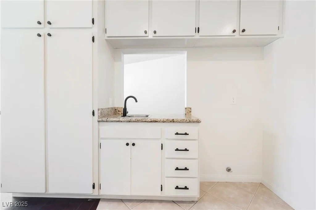6330 Spring Meadow, Las Vegas, NV 89103