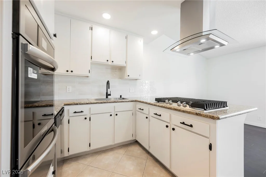 6330 Spring Meadow, Las Vegas, NV 89103