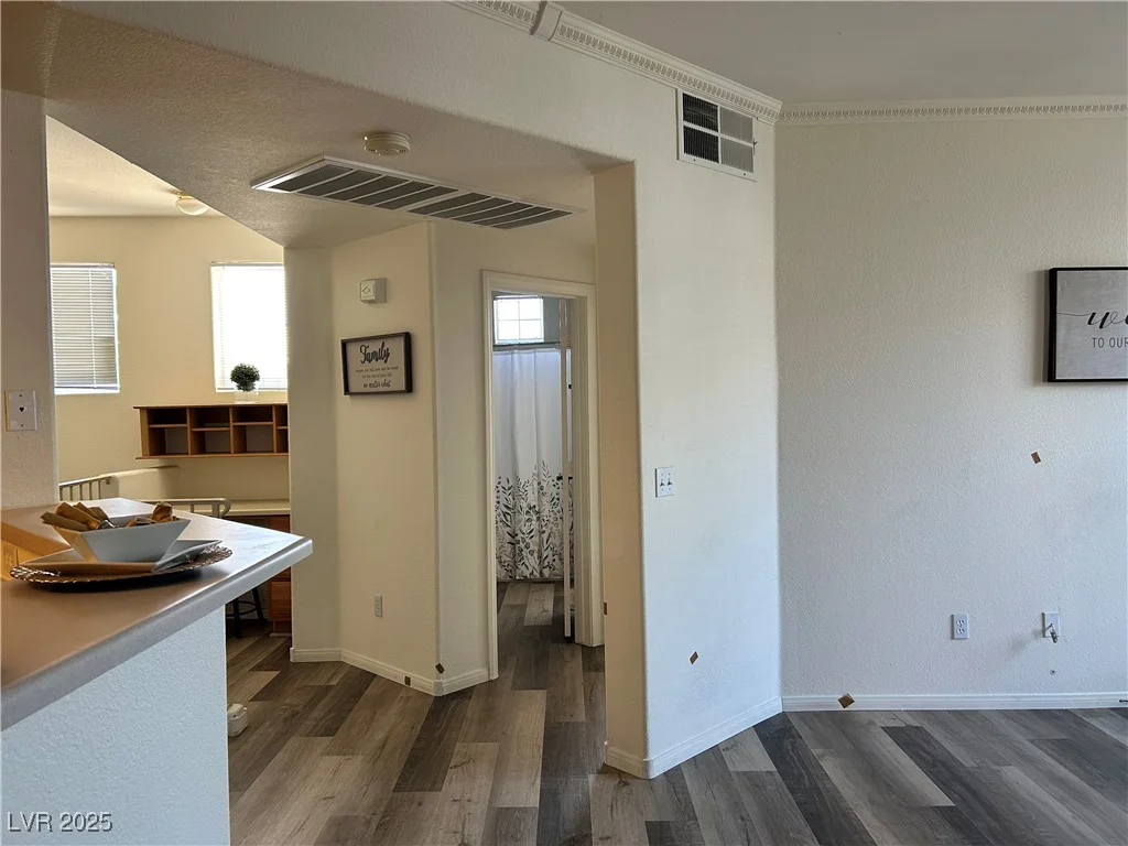 5855 Valley, North Las Vegas, NV 89031