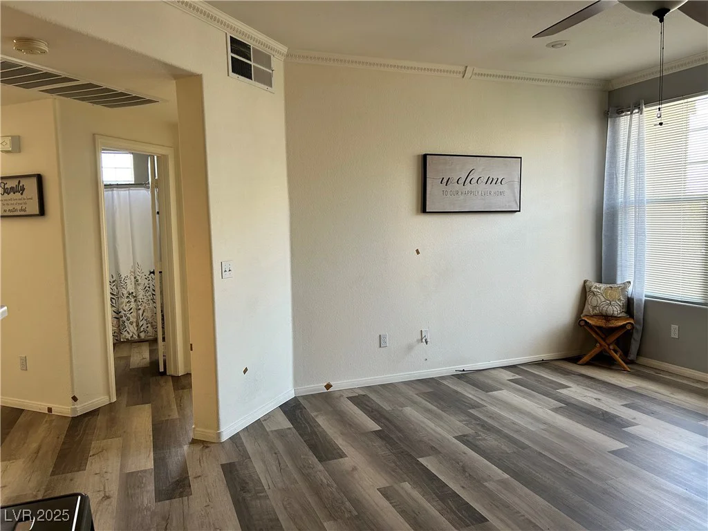 5855 Valley, North Las Vegas, NV 89031