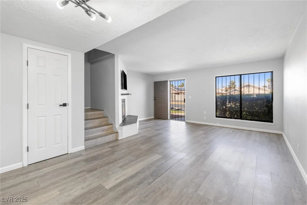 6442 Ironbark, Las Vegas, NV 89107