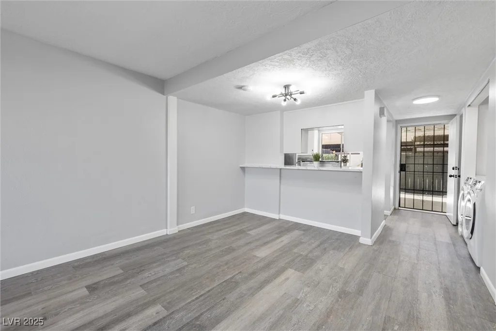 6442 Ironbark, Las Vegas, NV 89107