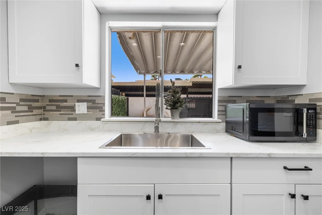 6442 Ironbark, Las Vegas, NV 89107