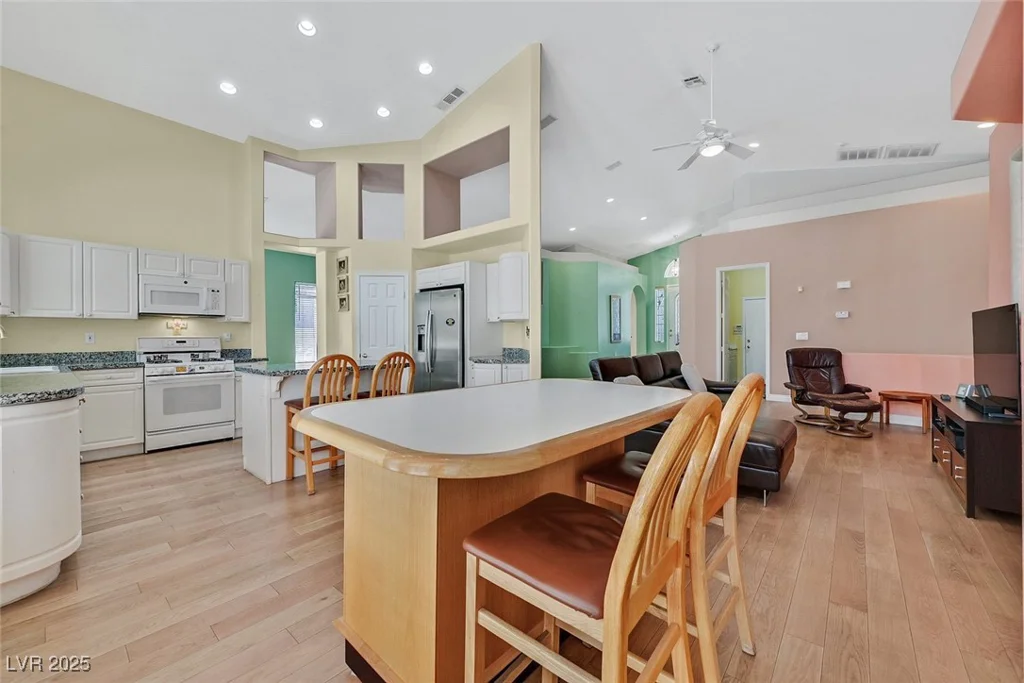 4724 Stavanger, Las Vegas, NV 89147