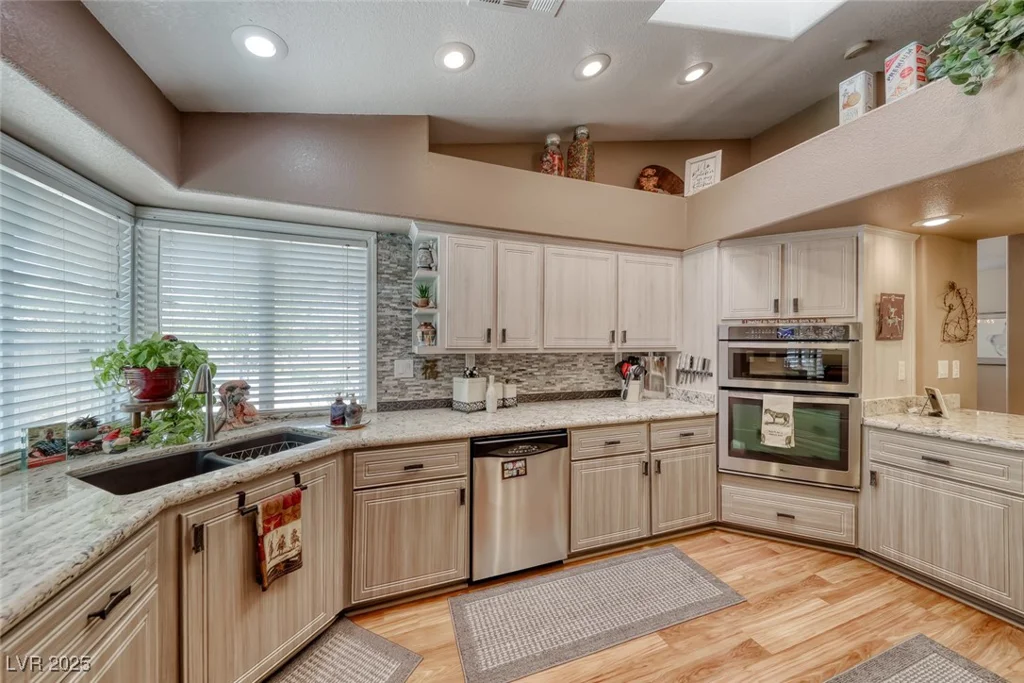 4045 Chieftain, Las Vegas, NV 89129