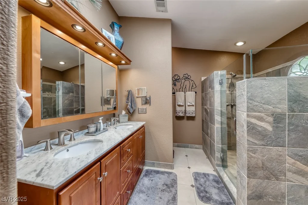 4045 Chieftain, Las Vegas, NV 89129