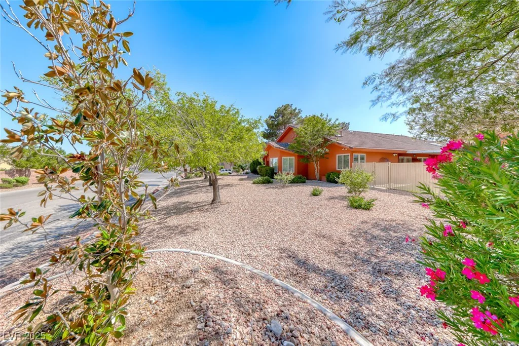 4045 Chieftain, Las Vegas, NV 89129