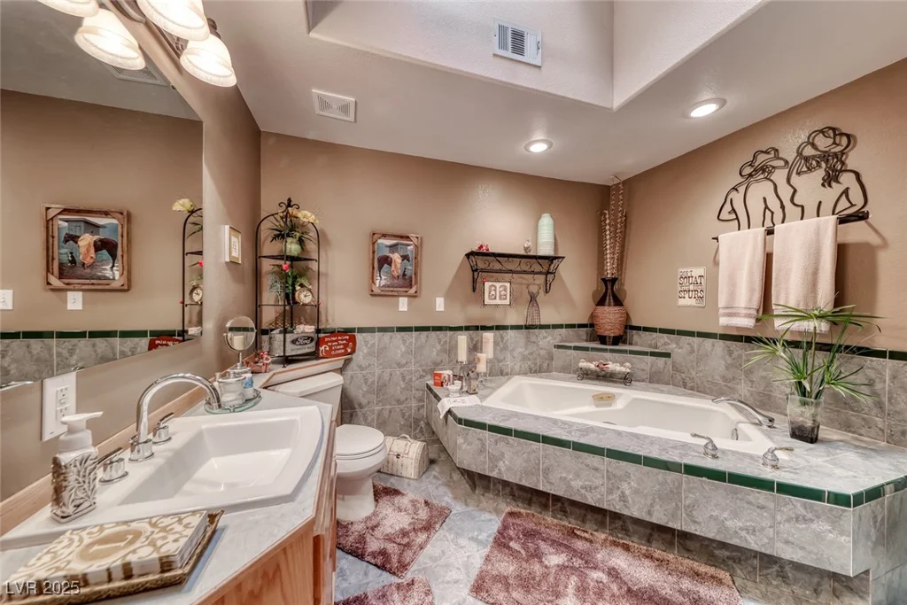 4045 Chieftain, Las Vegas, NV 89129