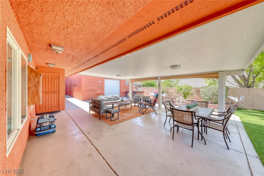 4045 Chieftain, Las Vegas, NV 89129