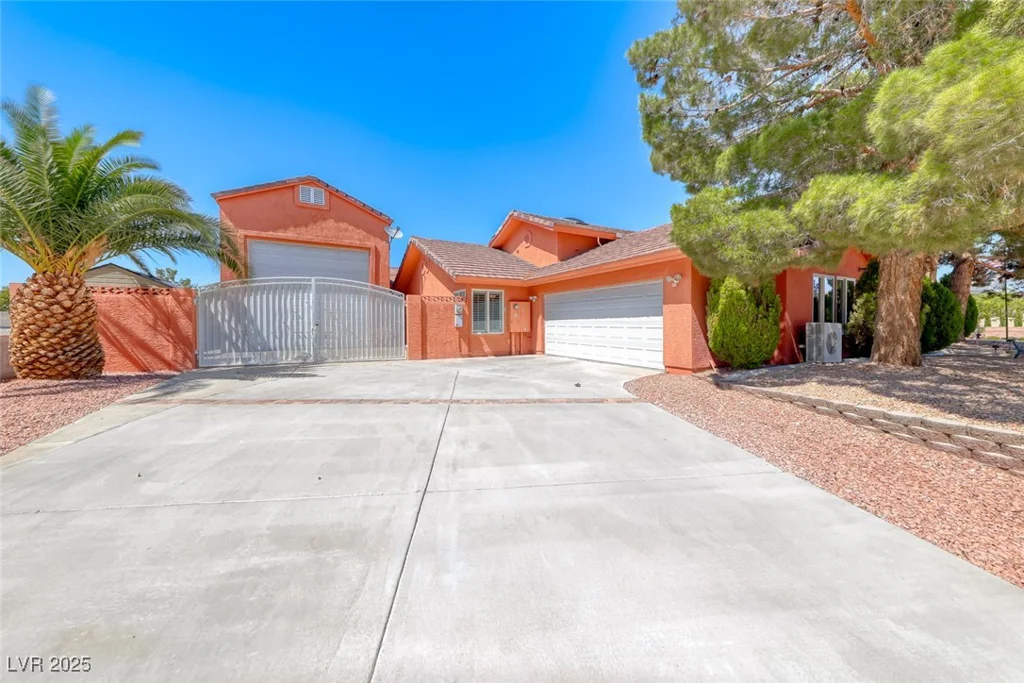 4045 Chieftain, Las Vegas, NV 89129