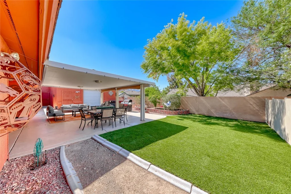 4045 Chieftain, Las Vegas, NV 89129