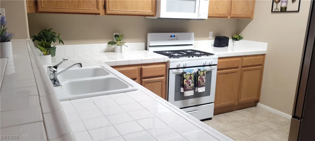 2050 Los Feliz, Las Vegas, NV 89156