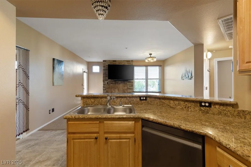 5855 Valley, North Las Vegas, NV 89031