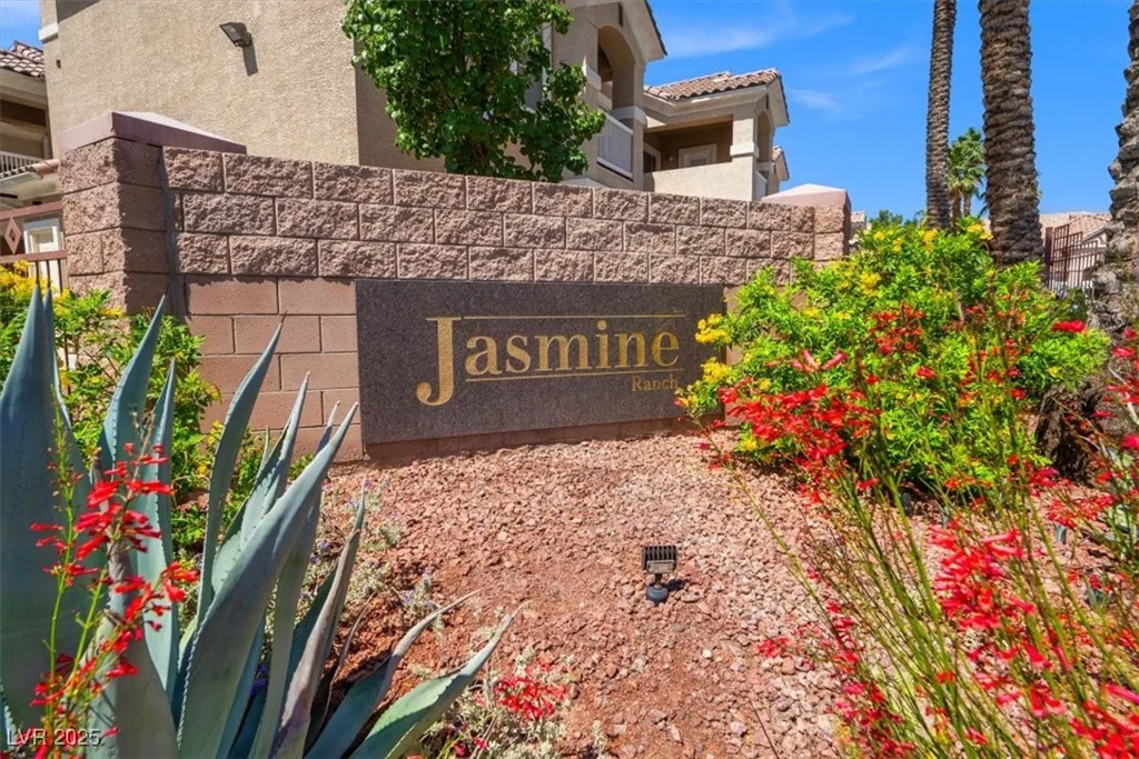 5855 Valley, North Las Vegas, NV 89031