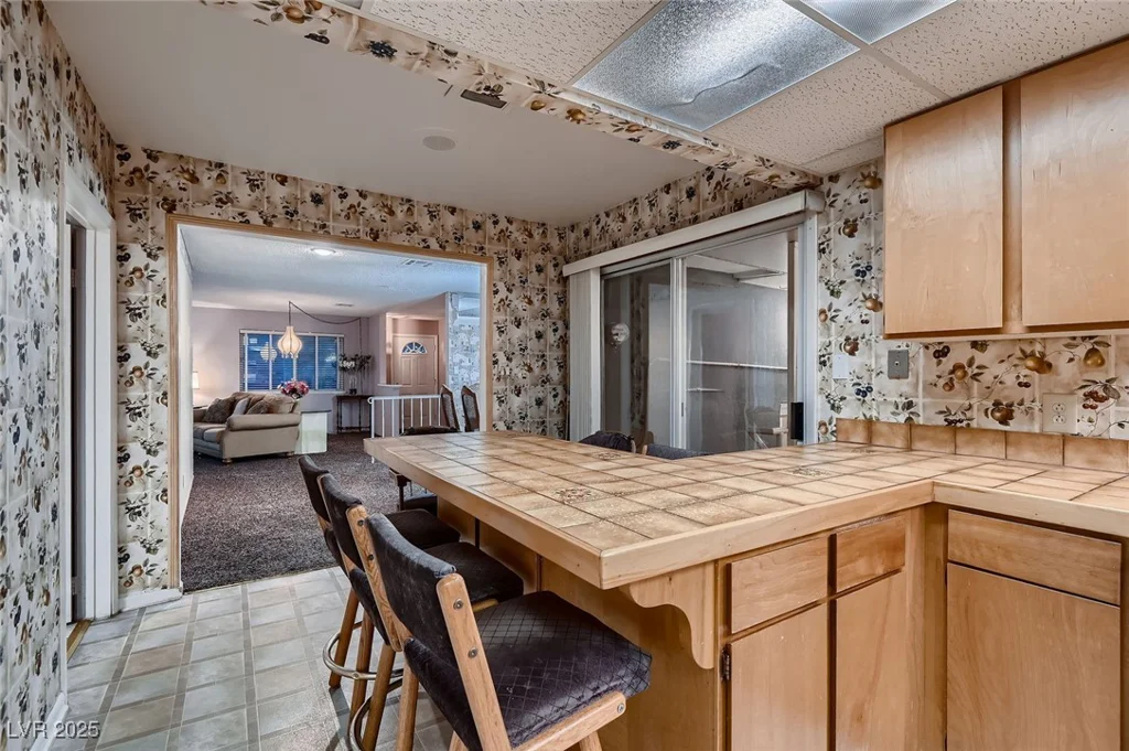 6213 Fairwood, Las Vegas, NV 89107