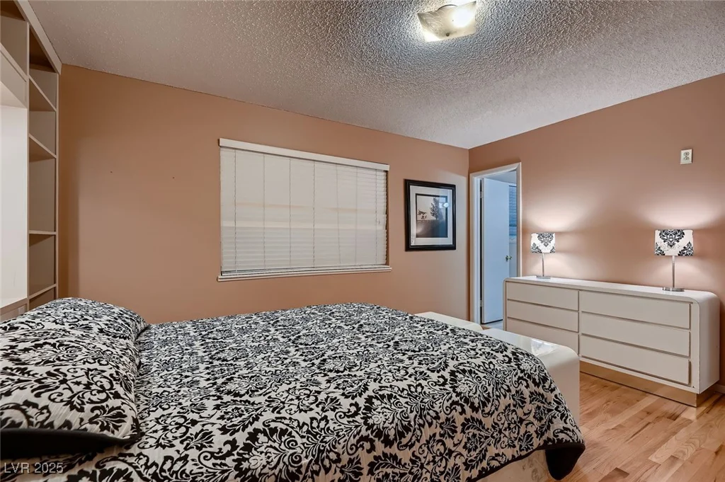 6213 Fairwood, Las Vegas, NV 89107