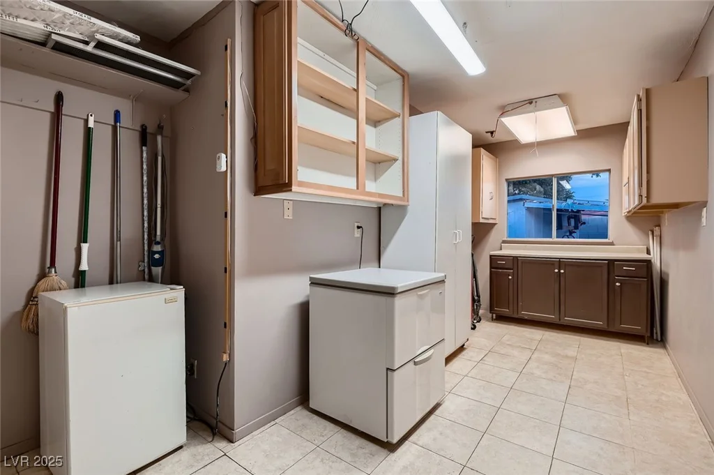 6213 Fairwood, Las Vegas, NV 89107