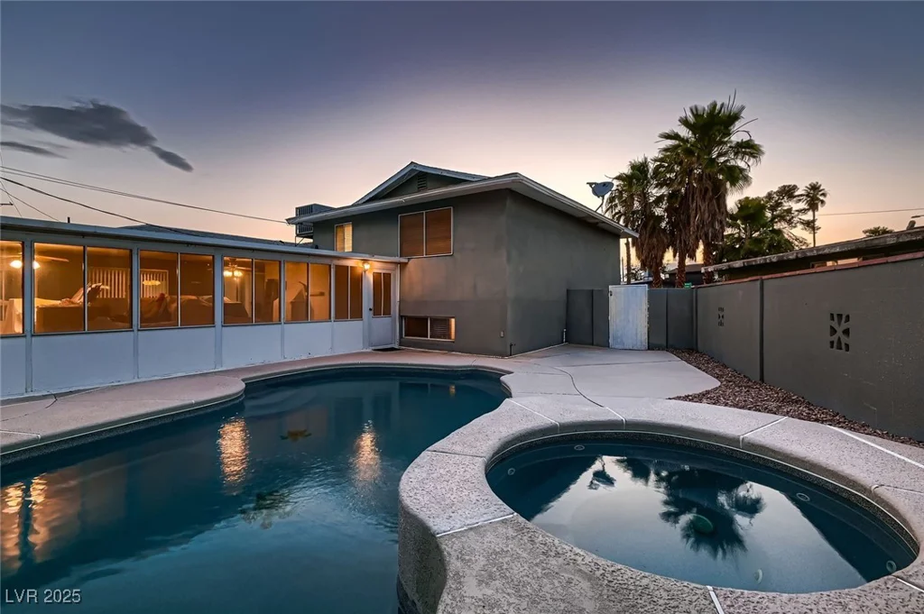 6213 Fairwood, Las Vegas, NV 89107
