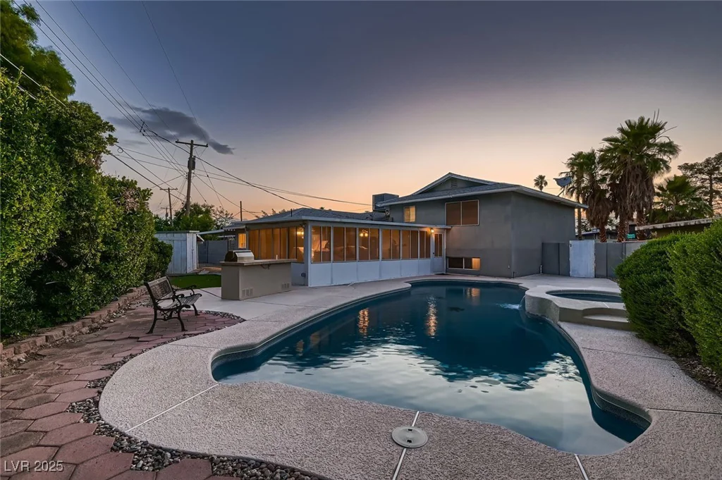 6213 Fairwood, Las Vegas, NV 89107