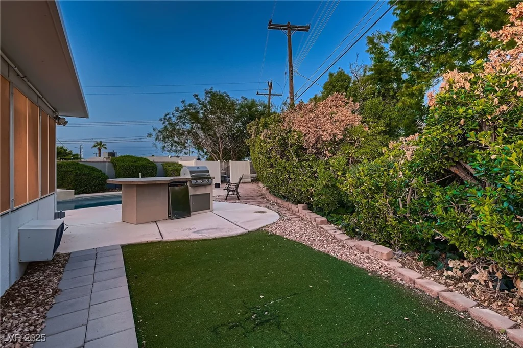 6213 Fairwood, Las Vegas, NV 89107