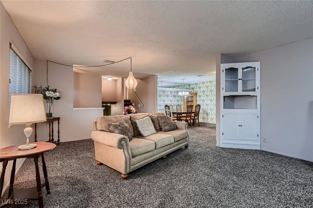 6213 Fairwood, Las Vegas, NV 89107