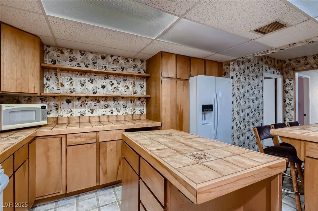 6213 Fairwood, Las Vegas, NV 89107