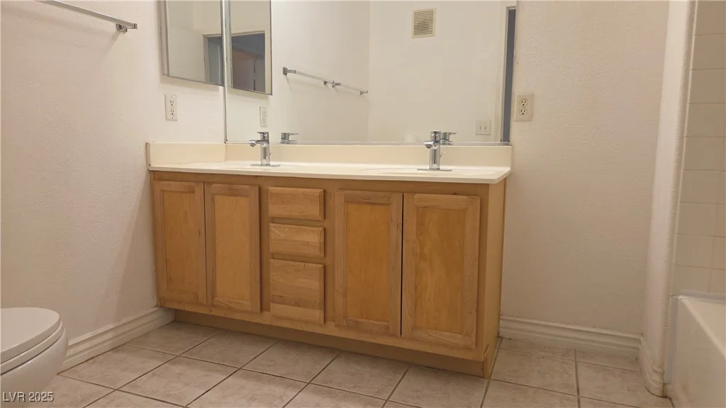 8725 Flamingo, Las Vegas, NV 89147